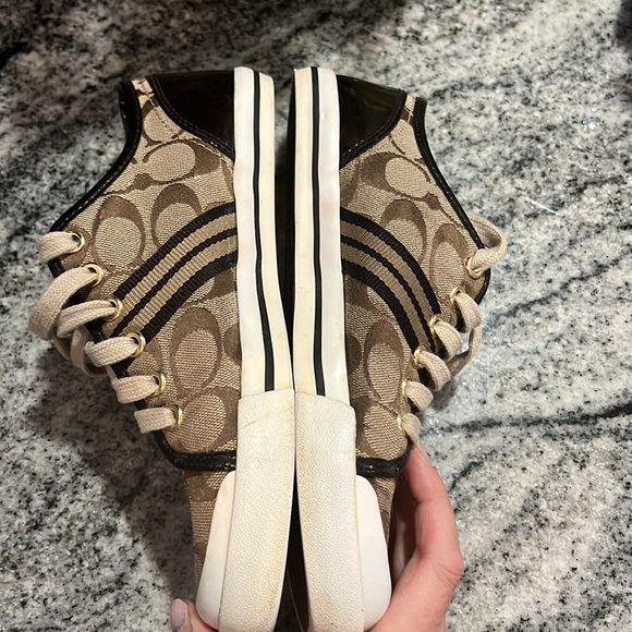 COACH SNEAKERS EUC SZ 7.5 tan and brown - Picture 4 of 8